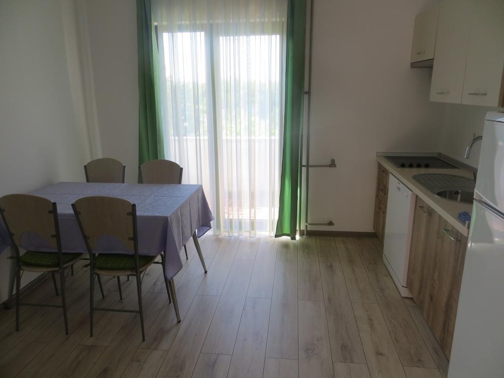Apartments Sandra ポレッチ エクステリア 写真