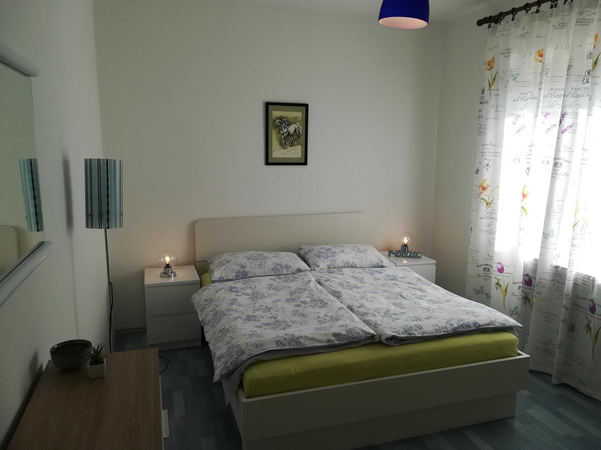 Apartments Sandra ポレッチ エクステリア 写真